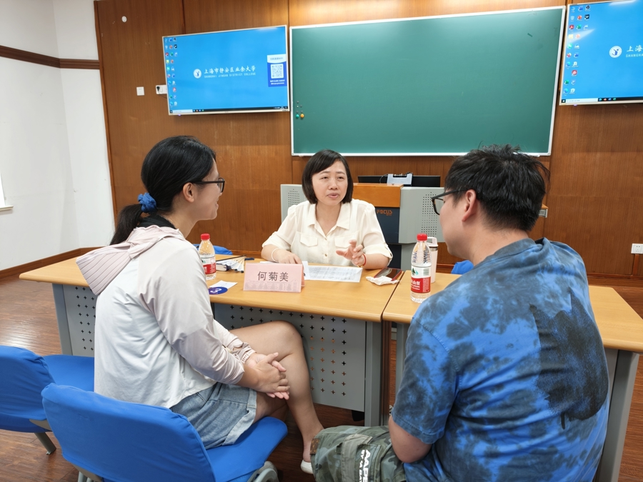 暑假孩子抱着手机&ldquo;不撒手&rdquo;?家长要厘清&ldquo;严管&rdquo;与&ldquo;放手&rdquo;的平衡之道